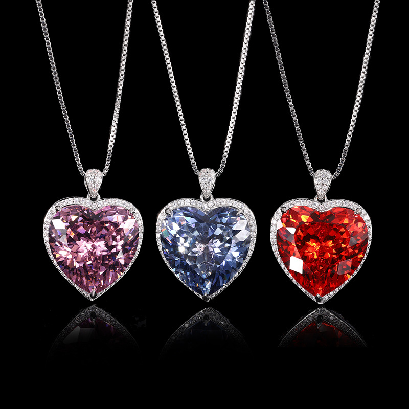 Collana con ciondolo a forma d - Women Accessories In Wholesale recensione e prezzo
